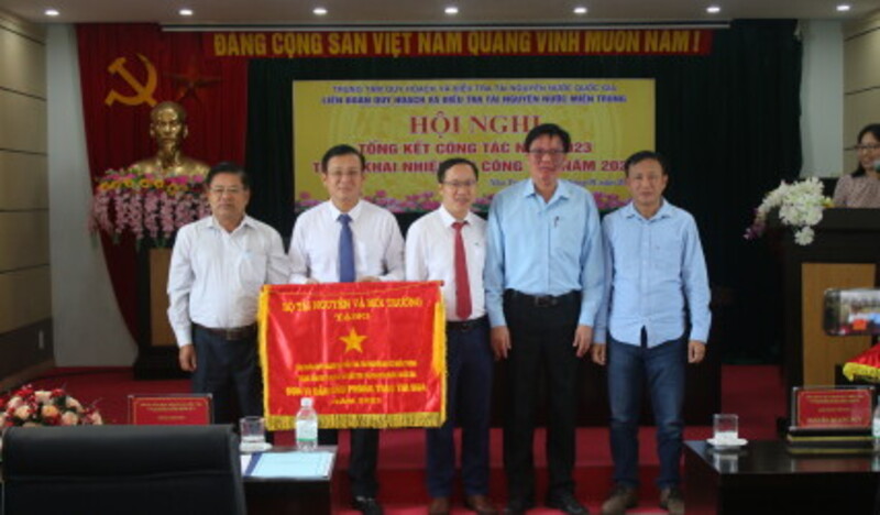 Hội nghị Tổng kết công tác năm 2023 và triển khai nhiệm vụ năm 2024 của Liên đoàn Quy hoạch và Điều tra tài nguyên nước miền Trung