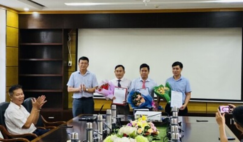 Hội nghị Công bố và trao các Quyết định bổ nhiệm và luân chuyển  viên chức Quản lý