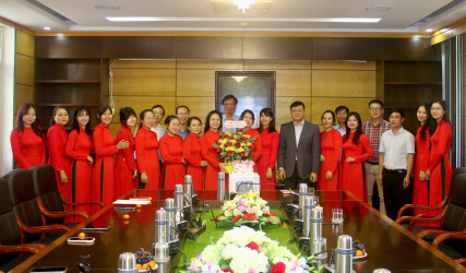 Liên đoàn Quy hoạch và Điều tra tài nguyên nước miền Trung gặp mặt kỷ niệm Ngày Quốc tế Phụ nữ 8/3
